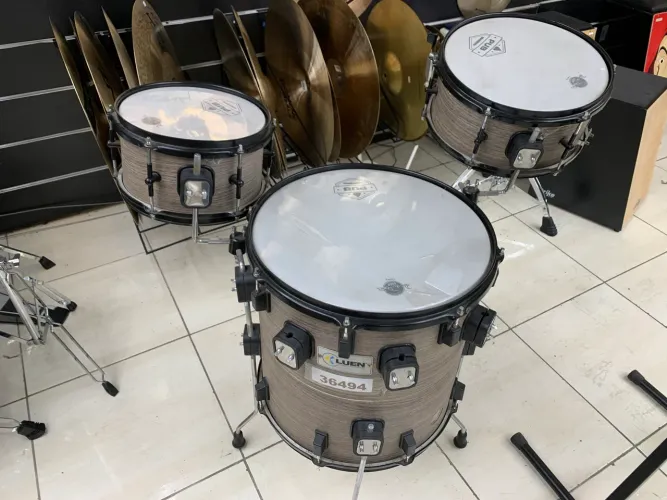 Bateria acústica para tocar em pé Luen Pub