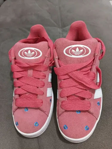 VENDE- SE TÊNIS ADIDAS N°38 R$ 300,00