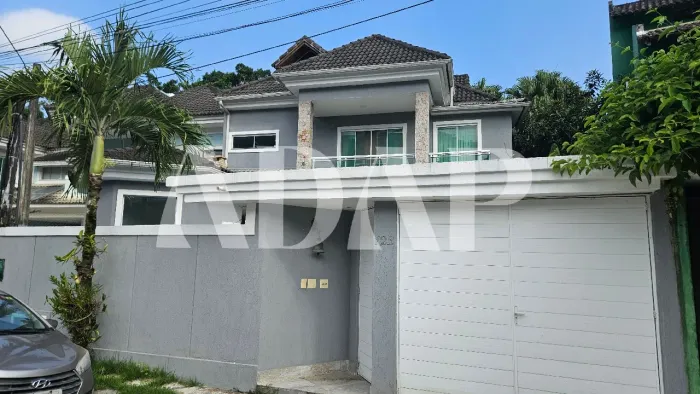 Venda de Casa em Condomínio de Luxo em Vargem Pequena, Rio de Janeiro-RJ: 4 quartos, 4 suí