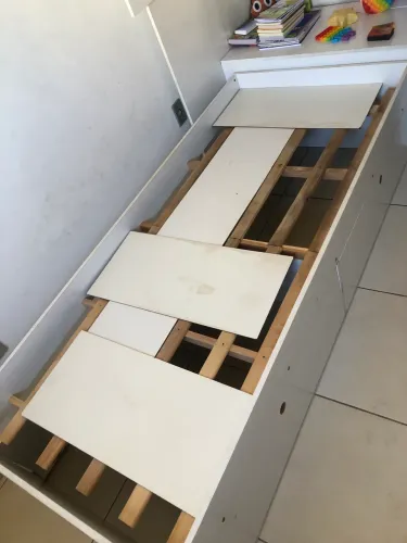 Beliche multifuncional (BAÚ, ESCRIVANINHA, GAVETA e ESCADA)