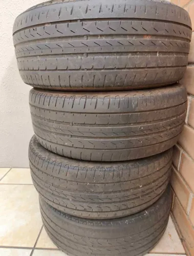 Vendo 4 pneu Pirelli cinturato P7 aro 17 nas medidas 215/50 Usados
