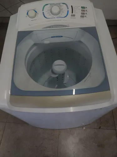 Vendo máquina de lavar Electrolux 12 kg lava e celular é torce 127vts Tudo funcionando