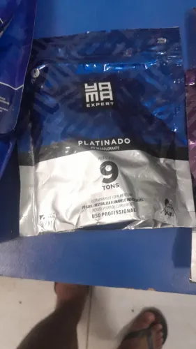 Pó descolorante yama expert ametista e um praticado