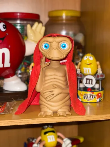 Boneco Et Original Grow com a Capa