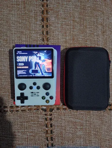 Vídeo Game Portátil R35s novo na caixa e acompanha a Case