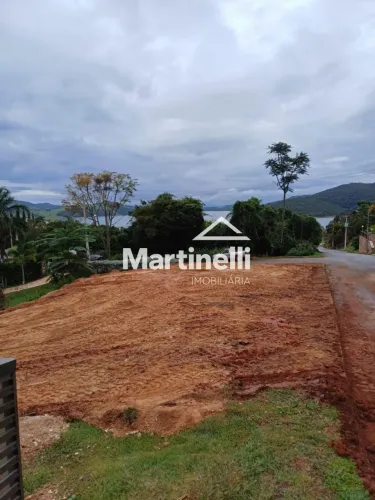 Terreno à venda no Bairro Escarpas do lagos próximo à Avenida Caravelas - Capitólio/MG