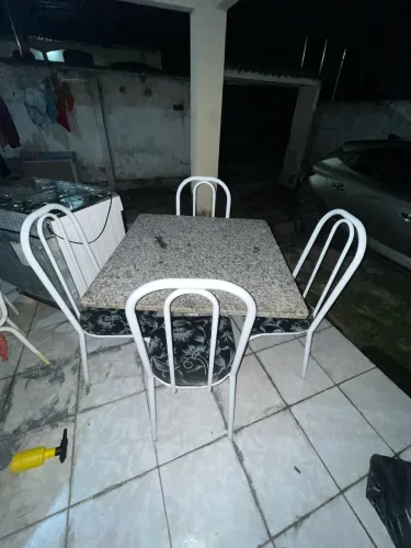 Mesa de mármore 4 cadeiras