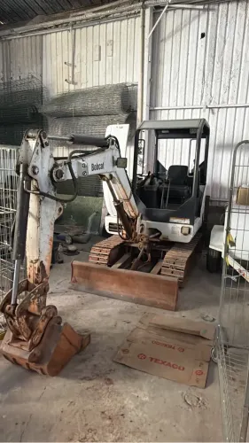 Bob cat 325 conservada