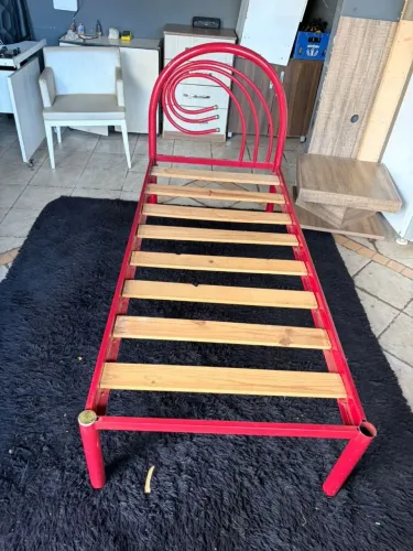 Cama de solteiro tubular usada ((ENTREGO GRATIS))