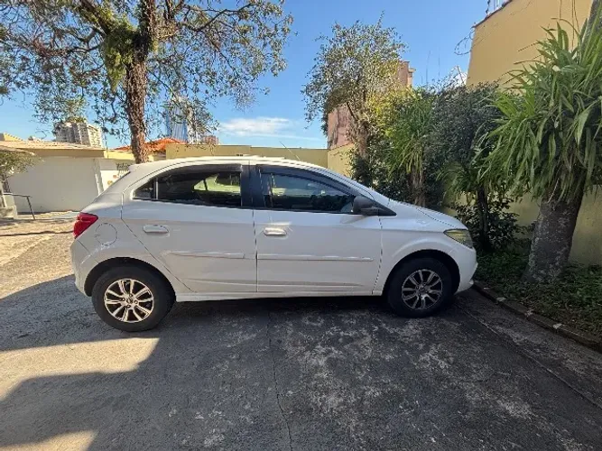 Chevrolet Onix Hatch LT 1.0 8V Flex Power Mec. 4P 2015