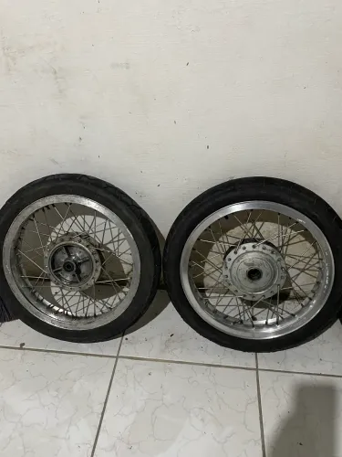 Vendo rodas 17 completa da 150 e 160
