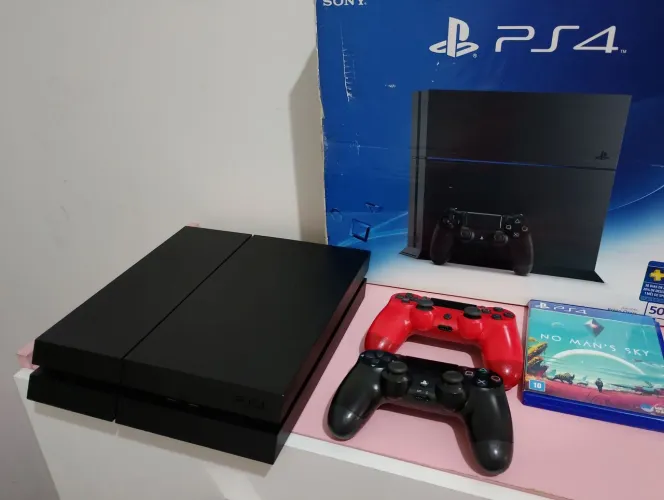 PS4 - completo e bem conservado!