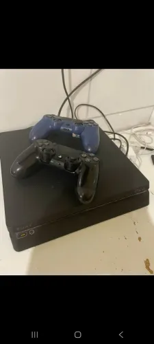 Ps4 com 500gb e 2 controles