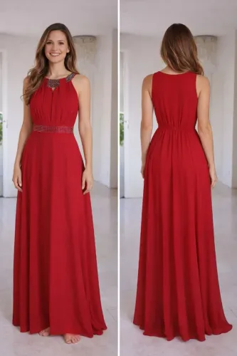 Vestido vermelho forrado M/G, bordado na gola com missangas e plissado no busto 