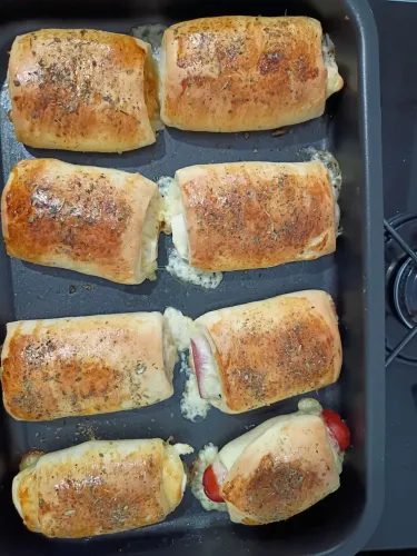 Temos salgados de forno,empadas, refrigerantes, sucos, água, empadinhas doce..