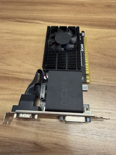 Placa de vídeo pcyes nvidia geforce gt 710 2gb ddr3 64bits