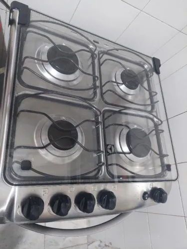 Fogão Electrolux 4 bocas - forno excelente - luz e acend automático