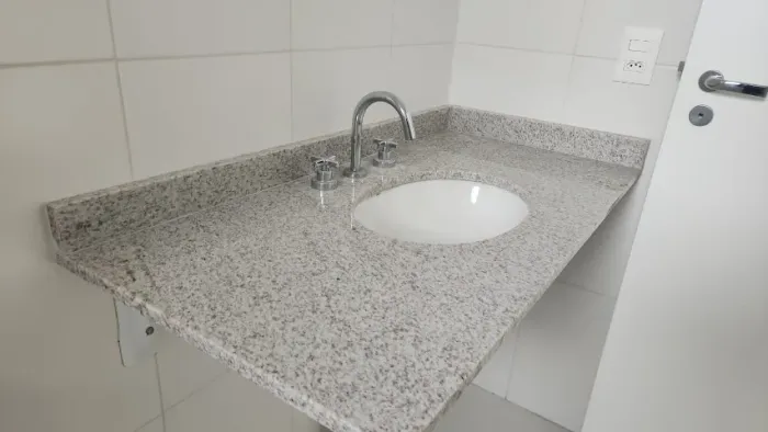 Pia de granito branco itaúnas (1,10 x 0,55) - Sem frontão