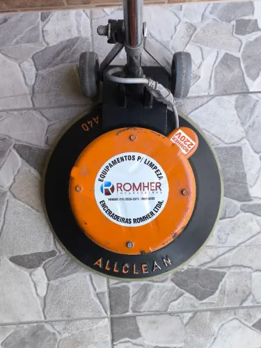 Vende-se enceradeira industrial ALL Clean 220V