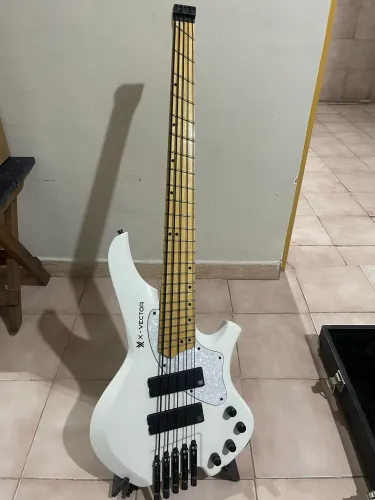 BAIXO X-VECTOR NEO HEADLESS 5 CORDAS