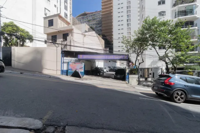 Loja na Rua Doutor Albuquerque Lins, 1268 450 m²