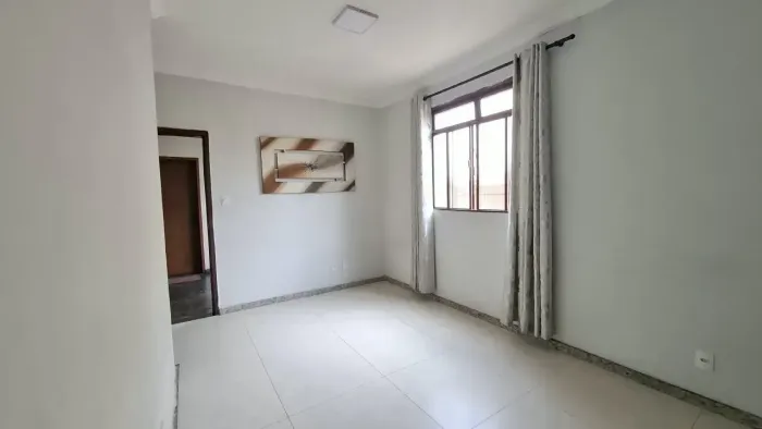Imóvel para aluguel possui 90 metros quadrados com 4 quartos