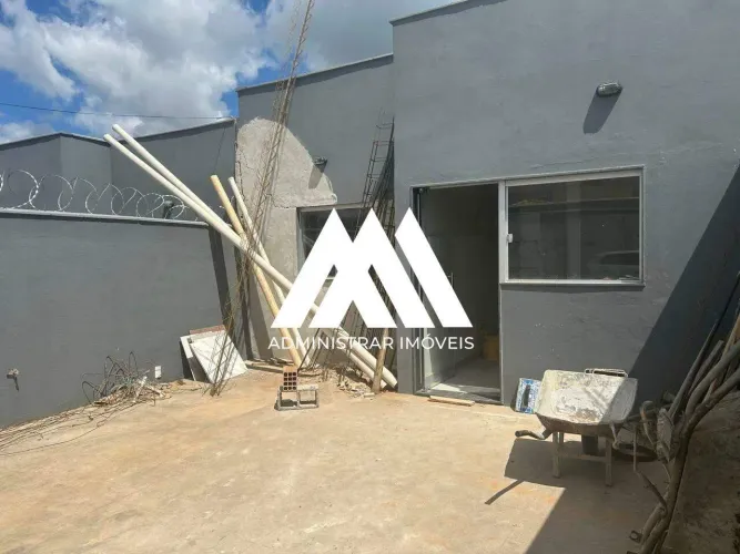 Vendo casa na planta com suíte e closet no Jadir Marinho!