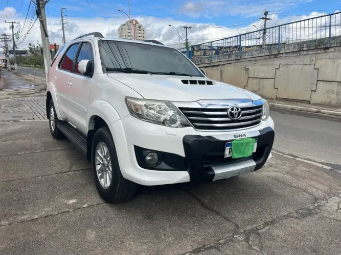 Toyota Hilux SW4 SRV D4-d 4X4 3.0 TDI Dies. AUT 2015