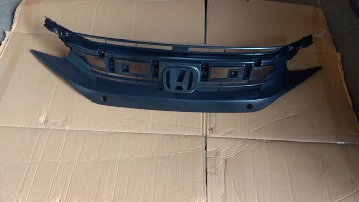 Grade preta e cromada e friso do parachoque traseiro Honda Civic g10