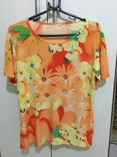 Belíssima blusa em tecido jersey estampado floral!