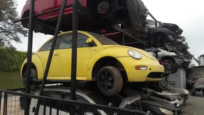 new beetle 2.0 sucata para peças 