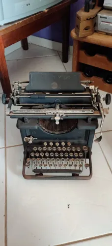 Máquina de escrever Remingthon antiga 
