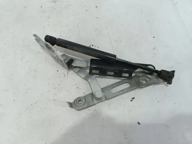 Dobradiça tampa traseira direita VW Polo Classic Seat Cordoba 95-99