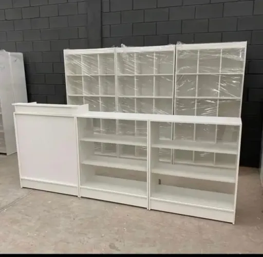 Balcão caixa fechado c/ vitrine expositor + Colmeia 15 nichos MDF Kit Loja