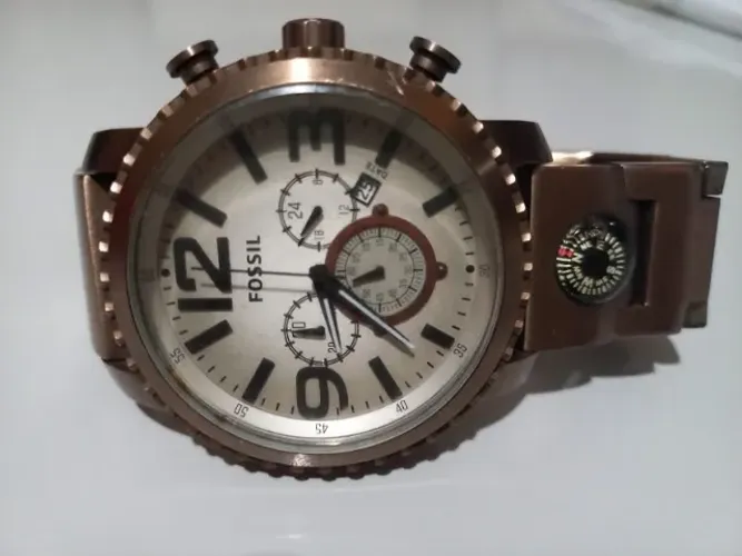 Relogio Fossil cor de cobre com puseira inox e bulsola lateral