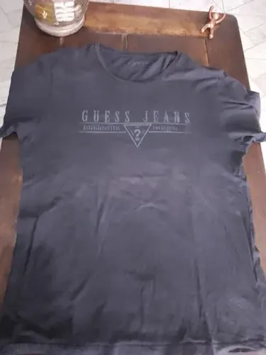 Camiseta GUESS. G