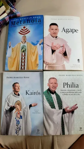 Coleção livros do Padre Marcelo.