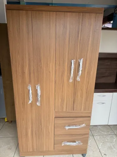 Guarda-roupa 4portas com 2 gaveta