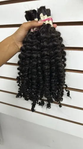 Cabelo cacheado de 55 cm