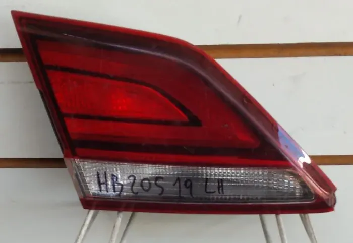 LANTERNA TAMPA DE MALA HB20 2019 LH