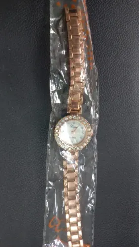 Relógio feminino com Strass - Dourado - Luxo