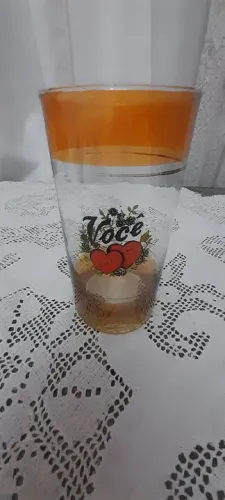Copo de vidro vintage com a frase "Você"