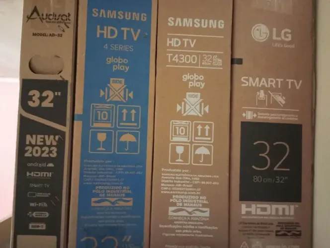 Caixas vazias de Tvs 32 pol c/isopores p/transporte