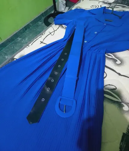 Vestido Azul Plissado com Cinto