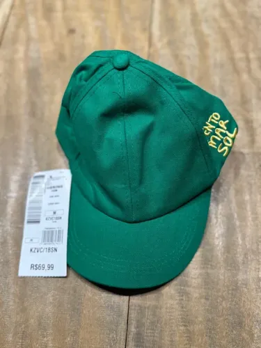 boné verde Hering Kids M com etiqueta