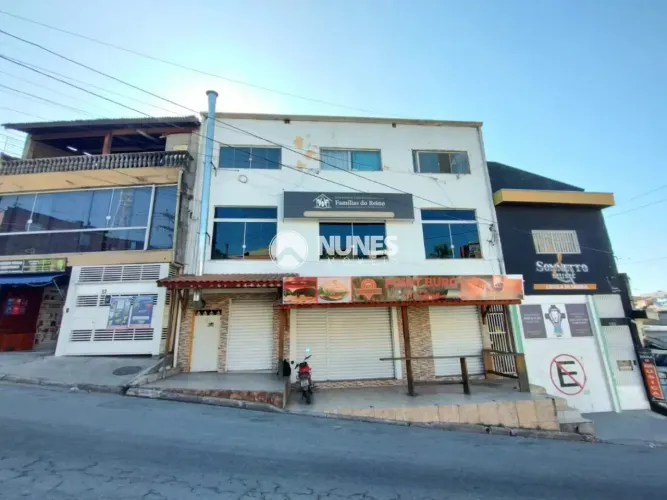 Localização privilegiada em bairro tranquilo, com fácil acesso a comércios, transporte púb