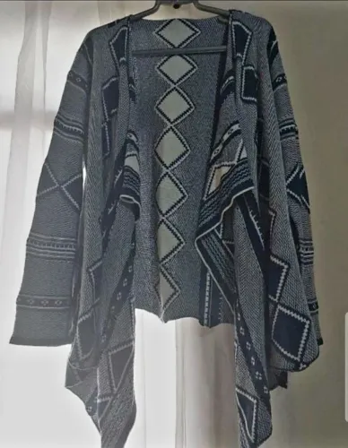 Cardigan Feminino Estiloso com Estampa Geométrica