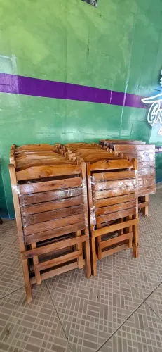 Conjunto de Mesas Dobráveis de Madeira