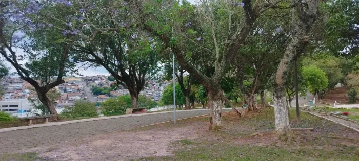 Jazigo no Cemitério dos Jesuítas Lote duplo com 08 gavetas construídas e acesso lateral