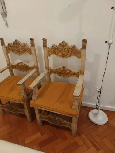 PAR DE POLTRONAS TRONO REAL